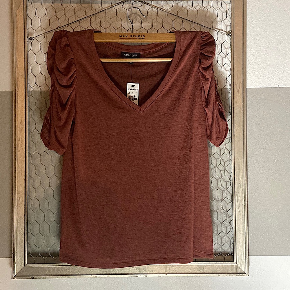 ruffled short sleeved V-neck blouse